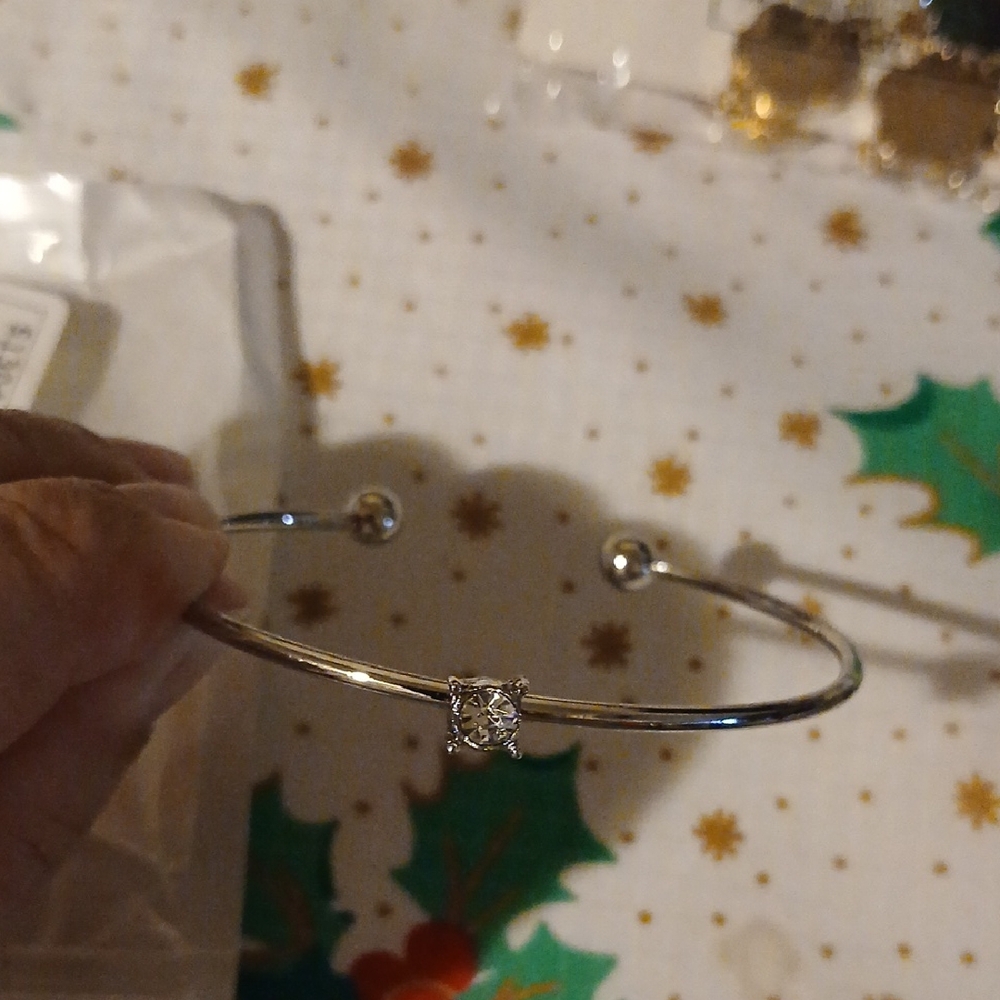 Elegant Silver Bracelet with Crystal Accent